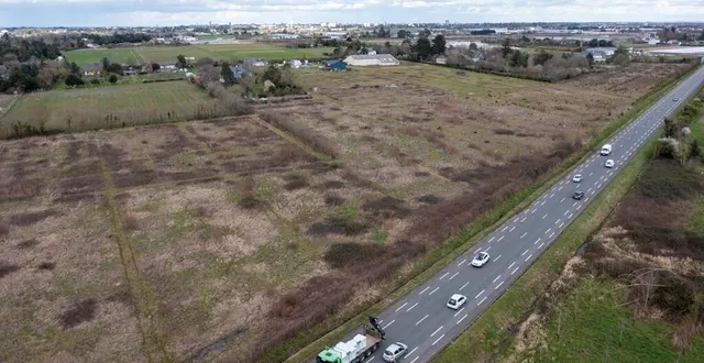 photo  les anciennes pépinières delaunay, impropres à la production, cochent plusieurs cases pour éventuellement accueillir une réserve de sécurisation de 4 ha avec un miroir d’eau de 2 ha, pouvant contenir 160 000 m3.  &copy;  co - josselin clair 