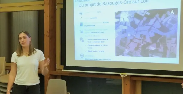 photo  camille vanier, chef de projet développement pour la société photosol, a expliqué comment allait se présenter la structure qui pourrait être installée dans cette exploitation agricole.  &copy;  le maine libre 