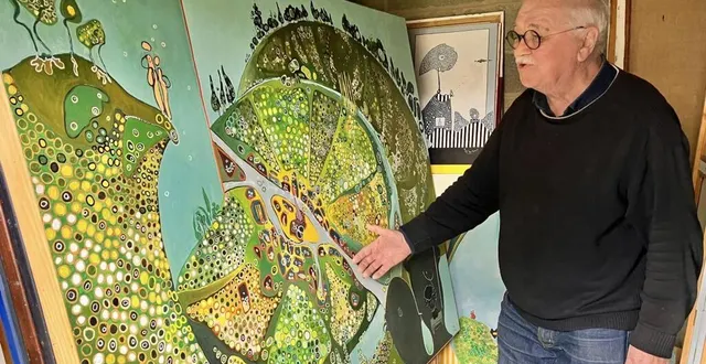 photo  rené saint-léonard et « autoportrait de saint-léonard-des-bois ».  &copy;  maine libre 