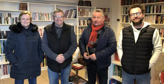 photo  une partie du nouveau bureau d’enfance et partage normandie de l’antenne d’argentan, de droite à gauche : bernadette travert, vice-présidente ; jean-jacques lahaye, secrétaire, serge esnault, trésorier, et célian chorin, président, également président du bureau ornais.  &copy;  ouest-france 