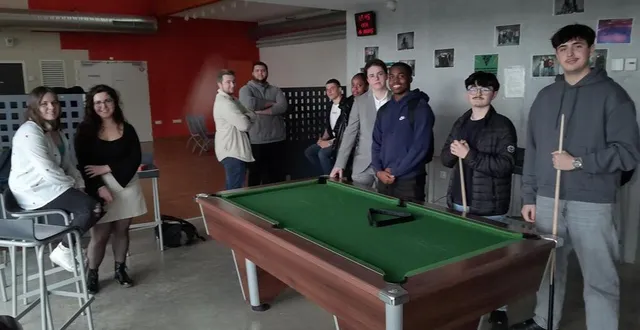 photo  dix des onze élèves de bts technico-commercial en charge de l’organisation de cette 14e édition du salon des vins de lycées viticoles de france.  &copy;  ouest-france 