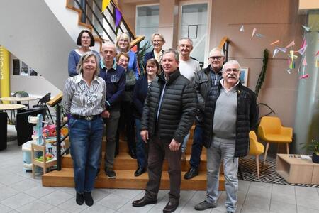 photo Thierry Juin (au centre), du Lions club Granville (Manche) a remis un chèque de 3 000 € à Pascale Delorme, présidente de Manche leucémie (à gauche), vendredi 15 mars 2024. Ouest-France 