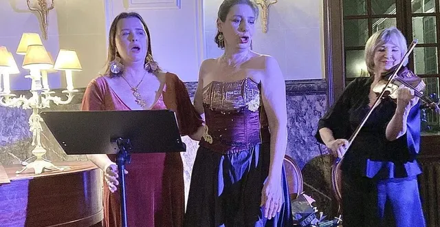 photo  diana higbee, sacha hatala, svetlana rogovtsova en concert au château de malicorne.  &copy;  ouest-france 