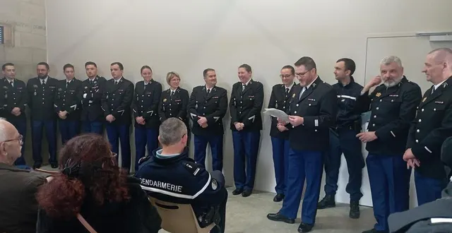 photo  les vingt-trois gendarmes référents de la communauté de brigades du lude (sarthe) et leurs suppléants se sont présentés aux élus, mercredi 13 mars 2024.  &copy;  ouest-france 