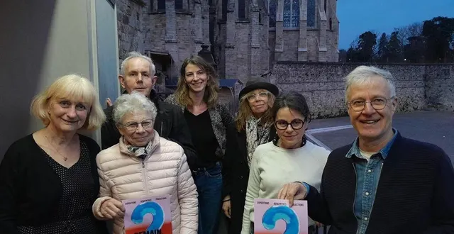 photo  jean-philippe melchior, président des carrefours de la pensée et une partie du bureau de l’association.  &copy;  ouest-france 