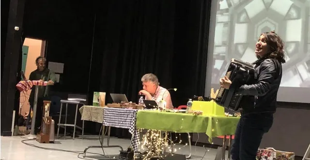 photo  david codina à l’orgue moyen âgeux, alexandre moisescot au pupitre et chloé desfachelle àl’accordéon.  &copy;  le maine libre 