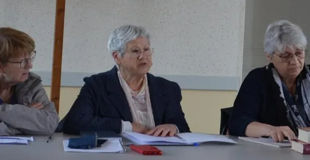 photo  les membres du bureau de l’association les trois a de montabard, de gauche à droite : sylviane selle, trésorière ; régine balloche, présidente et catherine chartrain, secrétaire.  &copy;  ouest-france 