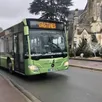 photo un bus réso devant l’église à sablé-sur-sarthe, en décembre 2021.