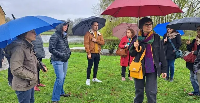 photo  emilien buffard présente ses photos au public assistant au vernissage de dimanche.  &copy;  ouest-france 