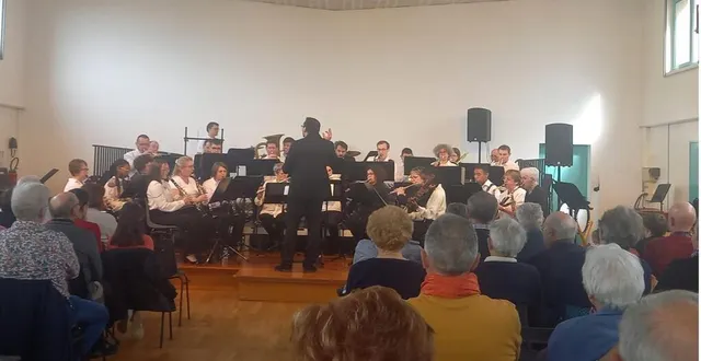 photo  l’harmonie de musique en maine proposait, dimanche à 15 h, à la salle michel-laos, son traditionnel concert de printemps. elle était accompagnée pour ce récital par l’harmonie du grand-lucé. les mélomanes s’étaient déplacés en nombre pour passer cette après-midi dominicale en musique.  &copy;  ouest-france 