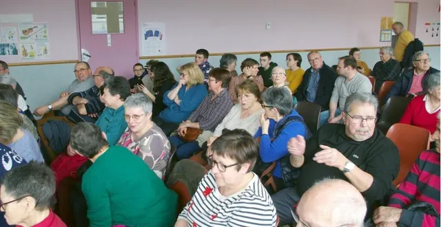 photo  les spectateurs ravis du spectacle.  &copy;  le maine libre 