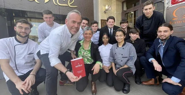 photo  arnaud et cécilia viel, avec une partie des équipes de la renaissance.  &copy;  ouest-france 