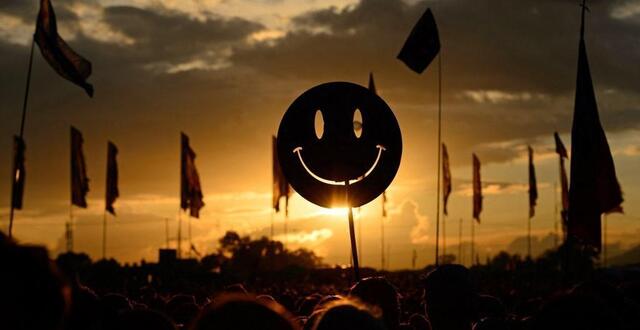 photo  un sourire dans un festival à somerset, en angleterre, le 27 juin 2014. 