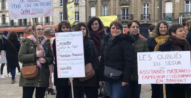 photo  les oubliés de la prime ségur avaient déjà manifesté à plusieurs reprises devant l’hôtel du département.  &copy;  archives le maine libre 