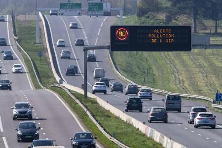 photo Panneau d’alerte pollution et de limitation de vitesse à l’arrivée sur la rocade de Rennes en mars 2022. PHILIPPE RENAULT / ARCHIVES OUEST-FRANCE 