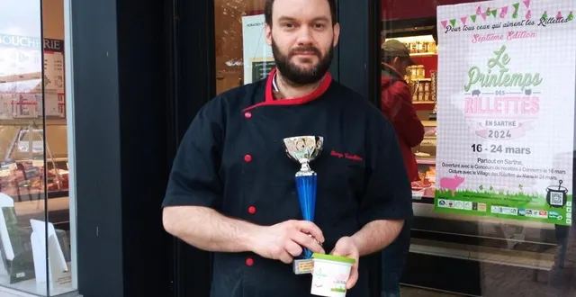 photo  damien ragot en possession de sa coupe.  &copy;  le maine libre 