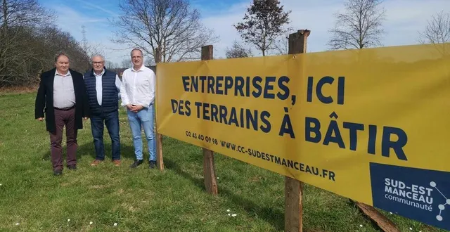 photo  laurent taupin, maire de saint-mars-d’outillé, alain brionne, vice-président communautaire et nicolas rouault, président de la communauté de communes sud-est manceau.  &copy;  ouest-france 