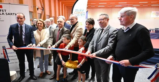 photo  emmanuel aubry, préfet de la sarthe, a inauguré la nouvelle salle de tennis de table communautaire, samedi matin, en compagnie de david chollet, président de la communauté de communes maine cœur de sarthe, d’emmanuel marzin, vice-président de la fédération française de tennis de table, et de nombreux élus.  &copy;  ouest-france 
