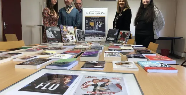 photo  distré, jeudi 21 mars 2024. l’équipe des organisateurs met les bouchées doubles pour les journées du livre et du vin à saumur, les 12, 13 et 14 avril 2024.  &copy;  co 
