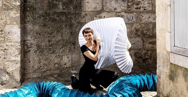 photo  angélique cormier propose une performance plastique et musicale, en duo avec cyrille auchapt, musicien.  &copy;  nicolas wietrich 