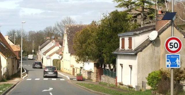 photo  les véhicules ralentissent à la vue des panneaux lumineux de limitation à 50 km/h.  &copy;  le maine libre 
