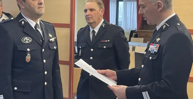 photo  le commandant baa (à gauche) et le capitaine québriac (au centre) ont été félicités par le colonel benech lors de l’inspection de la compagnie, jeudi matin.  &copy;  ouest-france 