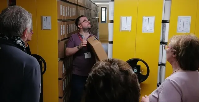 photo  c’est dans les magasins, dont le dernier a été agrandi en 2021, que sont stockés les 48 kilomètres linéaires d’archives. « ces dernières années, on a davantage détruit de documents qu’on en a accueillis », précise arnaud blond. les ressources, dont la date de conservation est dépassée, sont en effet placées dans la « salle du pilon » avant d’être détruits ou recyclés.  &copy;  ouest-france 