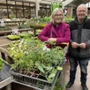 photo  nathalie et thierry, de montbizot, font le plein de plants de légumes pour pouvoir redonner vie à leur potager… mais seulement après les saints de glace. 