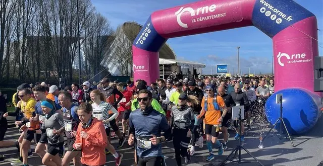 photo  2000 coureurs ont pris le départ de la première édition de la course alençon - la croix médavy, dimanche 24 mars 2024.  &copy;  ouest-france 