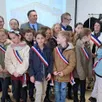 photo  jean-yves avignon, maire, retrace les étapes de cette restructuration, entouré de ses élus et du conseil municipal de jeunes. 