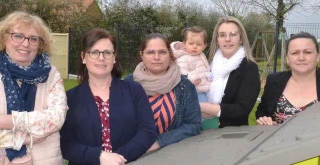 photo  accompagnées par chantal courtaugis, conseillère municipale, lesassistantes maternelles ont présenté de nouveaux jeux lors des portes ouvertes.  &copy;  le maine libre 