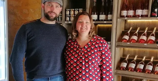 photo  mélissa et mathieu langelier, dans leur boutique à la ferme.  &copy;  ouest-france 