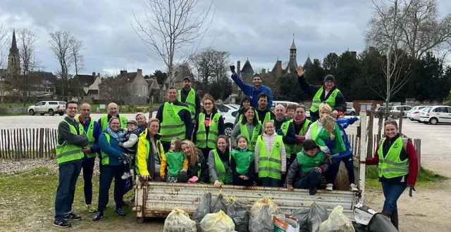 photo  l’équipe bonn’actions et qui nettoie si ce n’est toi ? ont célébré une journée pleine d’accomplissements lors du printemps propre à bonnétable.   &copy;  le maine libre 