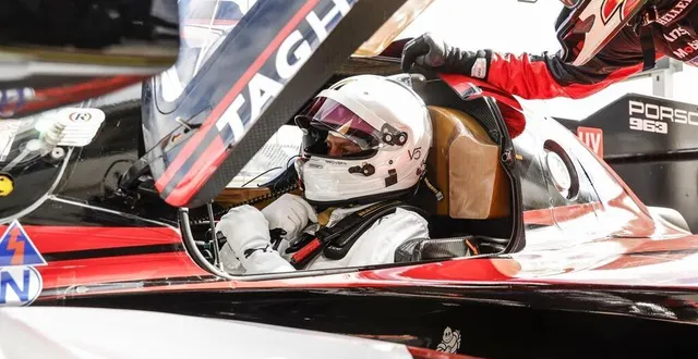 photo  le pilote allemand sebastian vettel a pris le volant de la porsche 963 des 24 heures du mans. il découvrait le pilotage d’une telle voiture.  &copy;  hoch zwei / juergen tap 