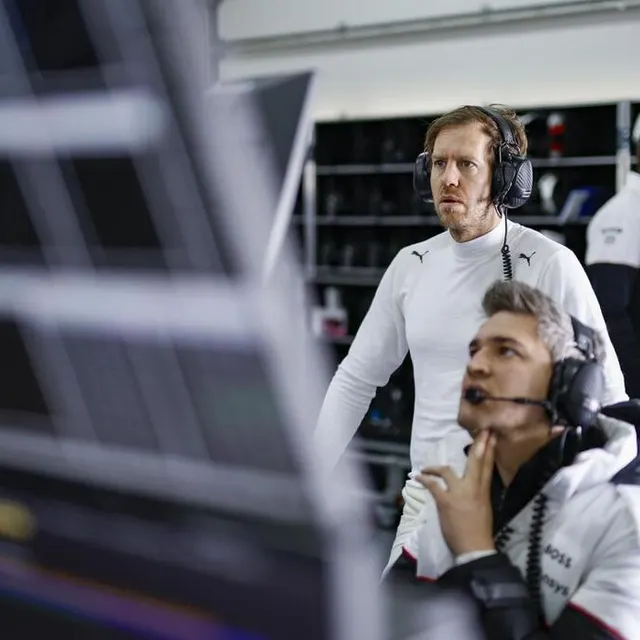 photo le pilote allemand sebastien vettel a pris le volant de la porsche 963 des 24 heures du mans. il découvrait le pilotage d’une telle voiture.  ©  hoch zwei / juergen tap