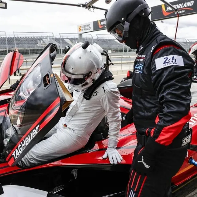 photo le pilote allemand sebastien vettel a pris le volant de la porsche 963 des 24 heures du mans. il découvrait le pilotage d’une telle voiture.  ©  porsche / juergen tap