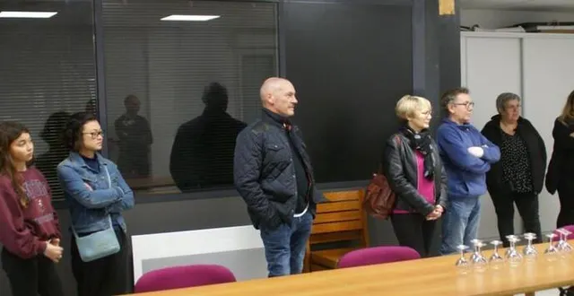 photo  les boulangers à l’écoute des remerciements.  &copy;  ouest-france 