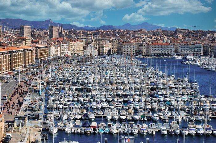 Marseille. Un cadavre en décomposition repêché au large des îles du Frioul par les marins-pompiers  (Ouest-France)