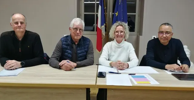 photo  de gauche à droite : louis wintenberger (voirie), alain lecler (cordef), anita paillot (maire) et mostafa zakani (finances).  &copy;  ouest-france 