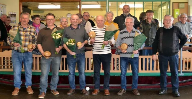 photo  vainqueurs et finalistes à l’issue de la finale des invités.  &copy;  le maine libre 