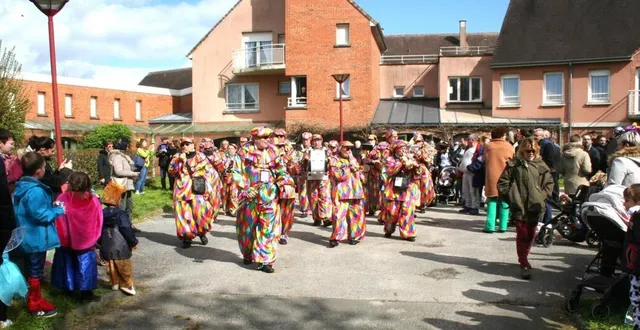 photo  tout le monde s’est stationné sous les fenêtres de l’ehpad bel-air pour une sérénade qui a enchanté les pensionnaires.  &copy;  le maine libre 