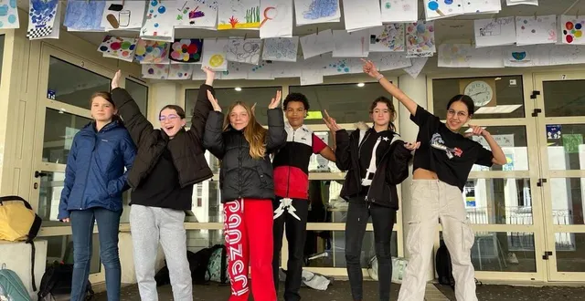photo  ces élèves de cinquième du collège notre-dame ont apprécié de voir leurs dessins être affichés dans l’établissement.  &copy;  le maine libre 