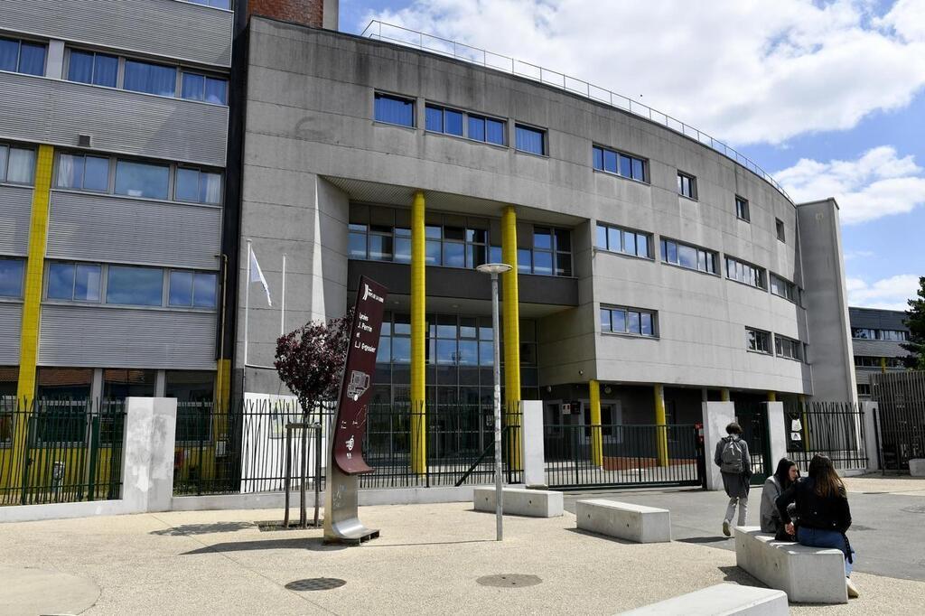 Près de Nantes, un lycée secoué à son tour par une vague de messages ...