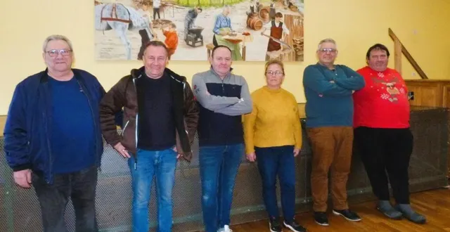 photo  de gauche à droite : maurice ménard, trésorier adjoint, daniel hasni, secrétaire adjoint, jean-marc lavault, secrétaire, séverine poirier, trésorière, christian thimond, président et jean-michel simon vice-président.  &copy;  ouest-france 