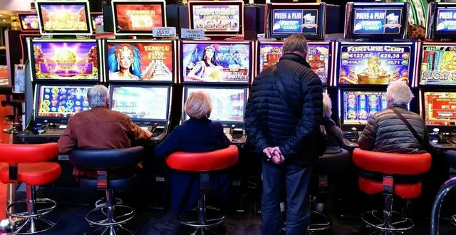 photo  une étude d’implantation d’un casino sur le lion-d’angers a été lancée.  &copy;  archives franck dubray / ouest-france 