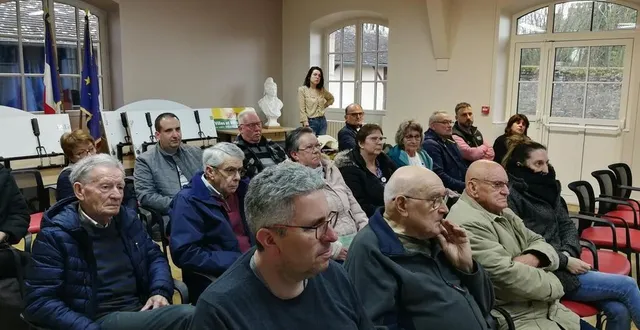 photo  les habitants lors de la réunion du mercredi 27 mars.  &copy;  ouest-france 
