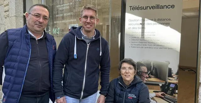 photo  sébastien gévraise, commercial chez visiotech, romain maufay, commerçant et karine hallier, membre de securitas technology, devant la future agence maufay sécriuté à alençon (orne).  &copy;  ouest-france 