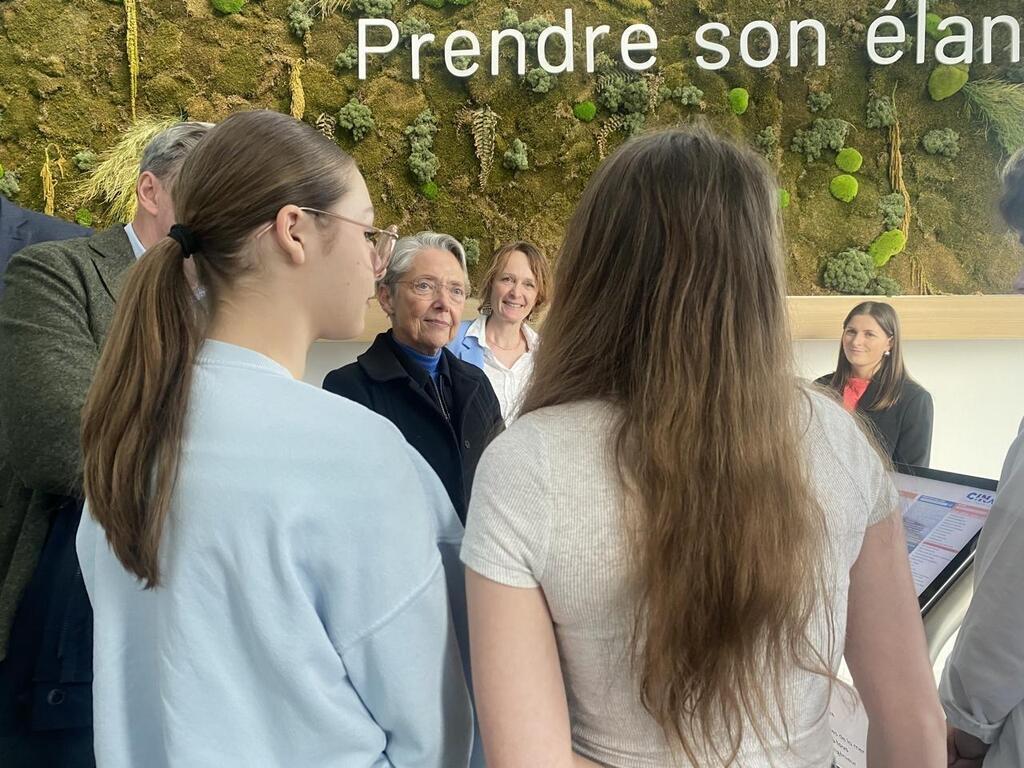 À Brest, Élisabeth Borne rencontre des jeunes au Campus national des