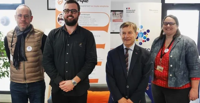 photo  orlane poirier, d’o’numérique, au centre, aux côtés de joaquim pueyo, président de la cua, a présenté les objectifs de sa société aux responsables de france travail, stéphanie delaitre, vincent sagot.  &copy;  ouest-france 