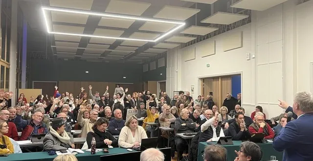 photo  lors du conseil communautaire d’argentan interco du 21 décembre, les débats avaient été mouvementés au sujet de la fermeture de l’école jean-de-la fontaine.  &copy;  archive ouest-france 